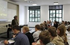 Chi ha paura di studiare? Se il diritto minaccia il merito.