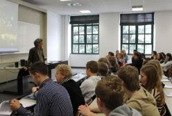 Chi ha paura di studiare? Se il diritto minaccia il merito.