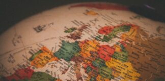 Lo sviluppo della mediazione nei paesi di interesse commerciale per l’Italia: uno sguardo sui Balcani. Foto di Christian Lue su Unsplash